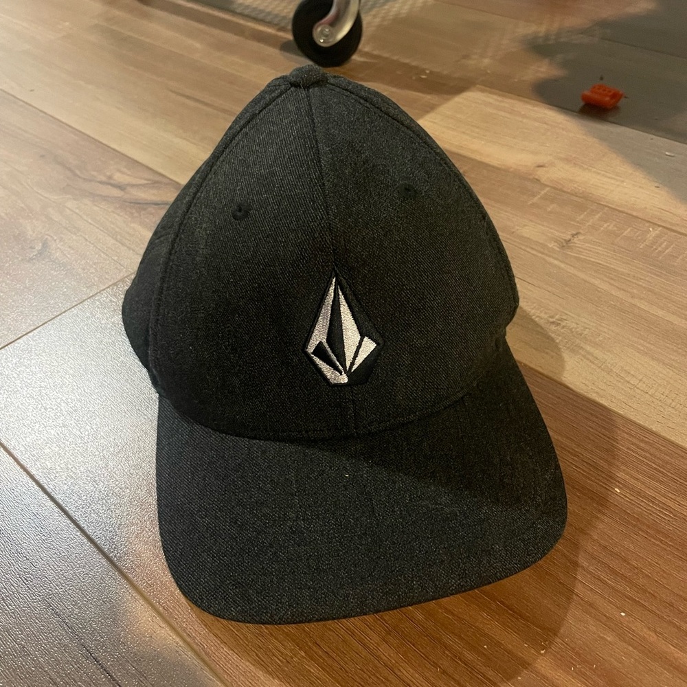 Volcom stone flexfit stretch men’s hat